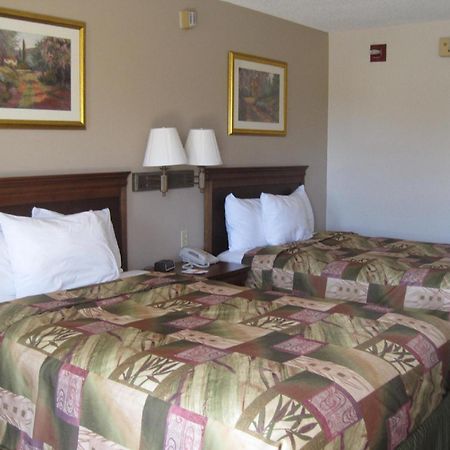 Briarwood Inn Of Geneva Exterior foto